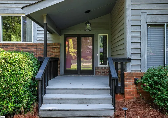 Photo 2 of Sale Pending at 214 Whittlin Wy, Taylors, SC 29687 | MLS# 1600818 | Listing updated on 2026-08-17
