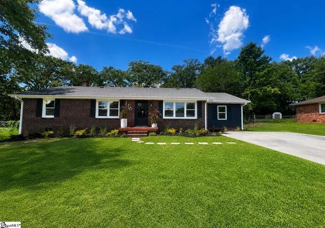 Single family home for sale at 116 Winton Ct, Spartanburg, SC 29306 | MLS# 1601375