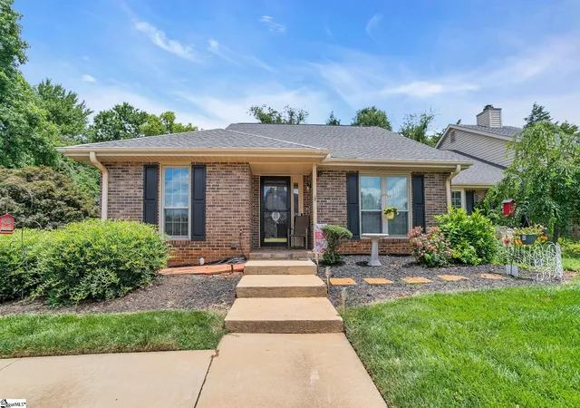 Homes for sale in Simpsonville, SC | 75 Forest Lake Dr, Simpsonville, SC 29681 | MLS# 1595636