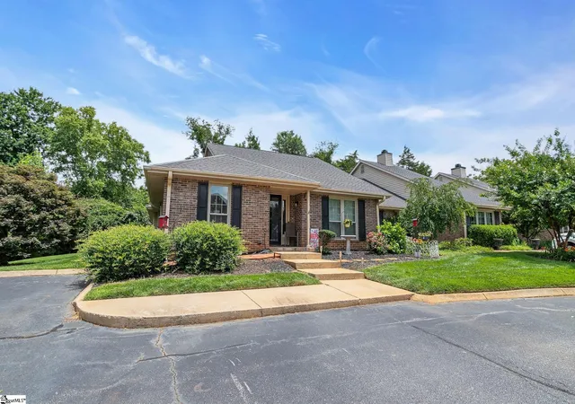 Homes for sale in Simpsonville, SC | 75 Forest Lake Dr, Simpsonville, SC 29681 | MLS# 1595636