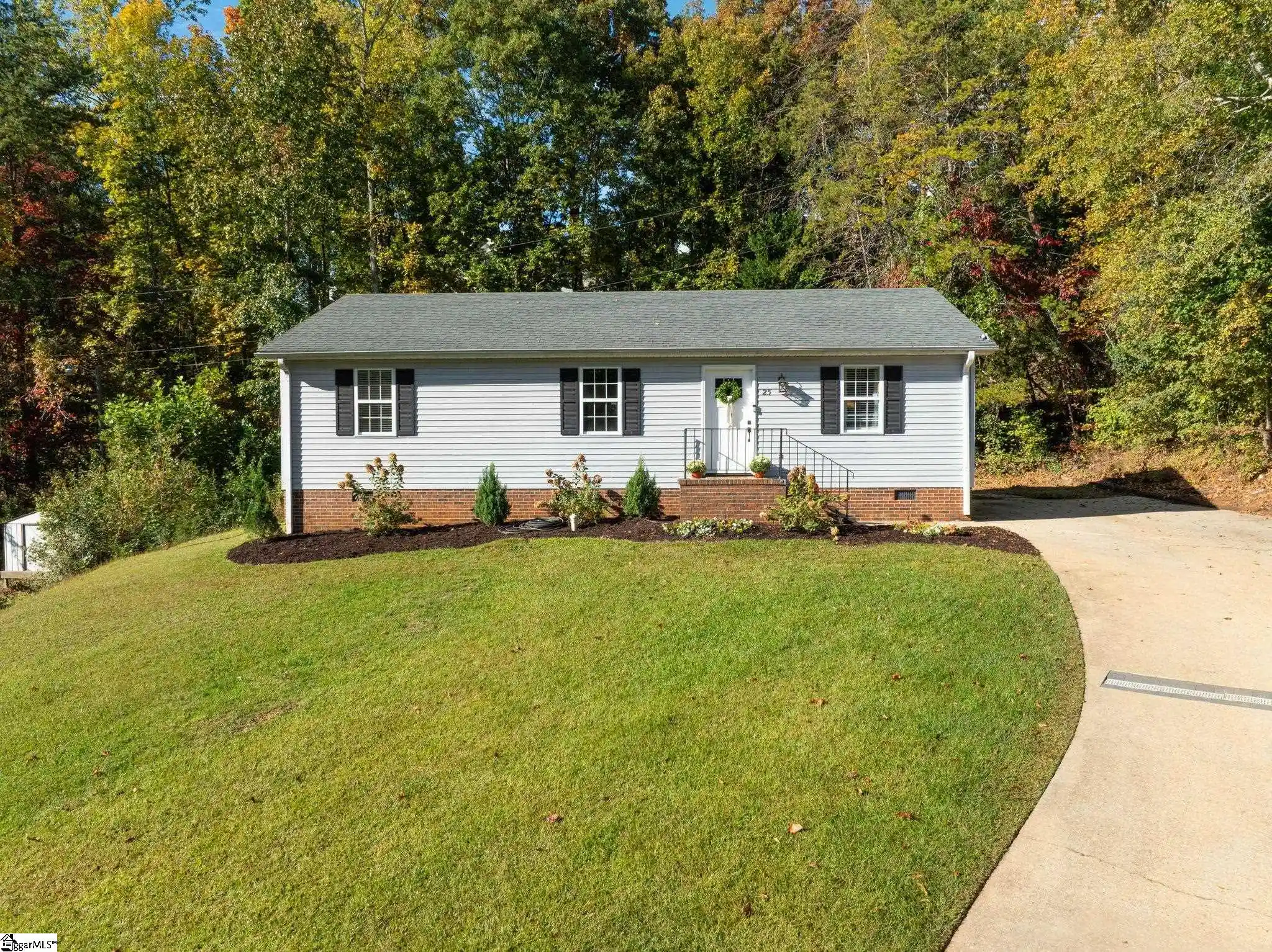 Single family home for sale at 25 Lee Way, Taylors, SC 29687 | MLS# 1608134