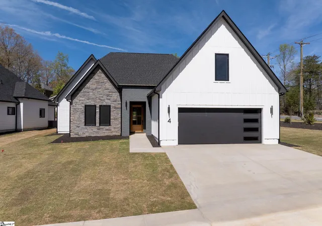 Photo 3 of Single family home for sale at 4 Aetna Spring Ct, Taylors, SC 29687 | MLS# 1566263 | Listing updated on 2026-08-18