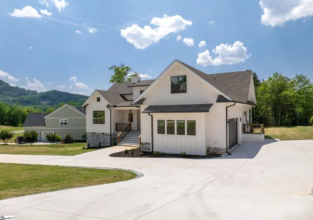 Photo 4 of Single family home for sale at 100 Pinelands Pl, Travelers Rest, SC 29690 | MLS# 1589632 | Listing updated on 2026-10-23