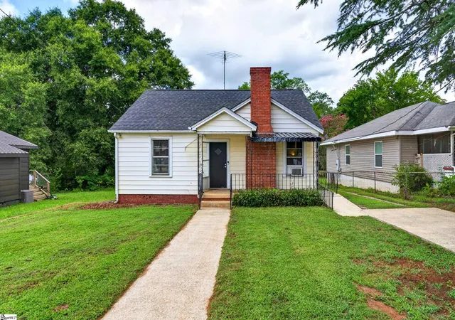 Photo 1 of Single family home for sale at 215 Crestone Dr, Greenville, SC 29611 | MLS# 1600328 | Listing updated on 2026-08-28