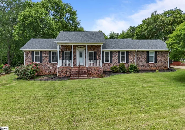 Photo 1 of Single family home for sale at 210 Briarwood Dr, Pacolet, SC 29372 | MLS# 1595796 | Listing updated on 2026-08-21