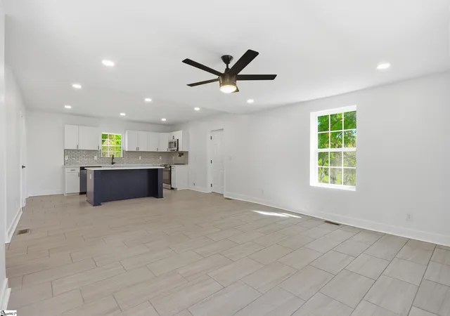 Photo 3 of Single family home for sale at 321 S High St, Spartanburg, SC 29307 | MLS# 1588400 | Listing updated on 2026-09-28