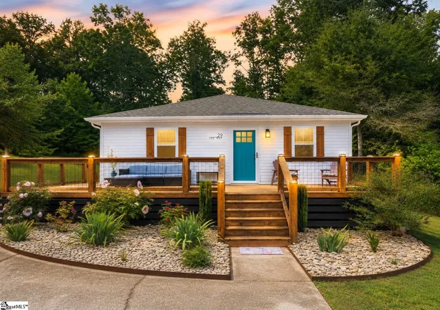 Photo 1 of Single family home for sale at 29 Lee Wy, Taylors, SC 29687 | MLS# 1602316 | Listing updated on 2026-08-28