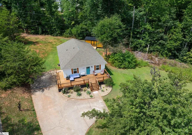 Photo 2 of Sale Pending at 29 Lee Wy, Taylors, SC 29687 | MLS# 1602316 | Listing updated on 2026-09-13