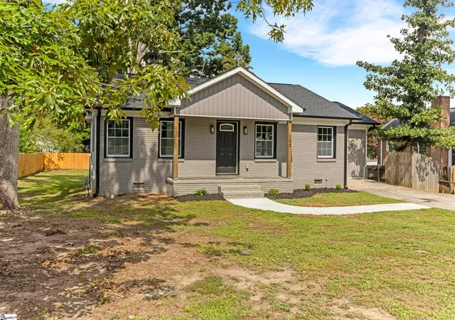 Photo 3 of Sale Pending at 102 Artillery Rd, Taylors, SC 29687 | MLS# 1600126 | Listing updated on 2026-08-28