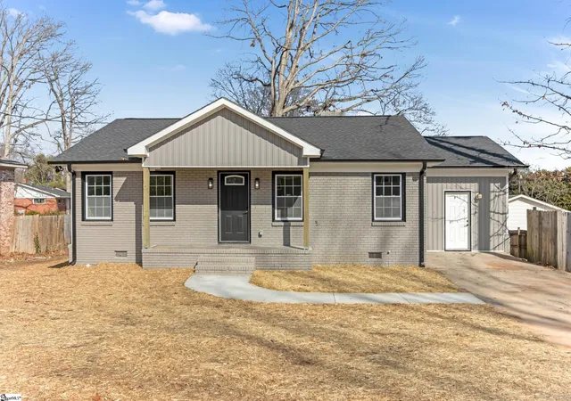 Photo 3 of Sale Pending at 102 Artillery Rd, Taylors, SC 29687 | MLS# 1600126 | Listing updated on 2026-08-28