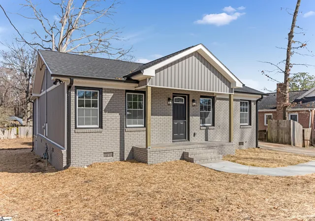 Photo 4 of Sale Pending at 102 Artillery Rd, Taylors, SC 29687 | MLS# 1600126 | Listing updated on 2026-08-28
