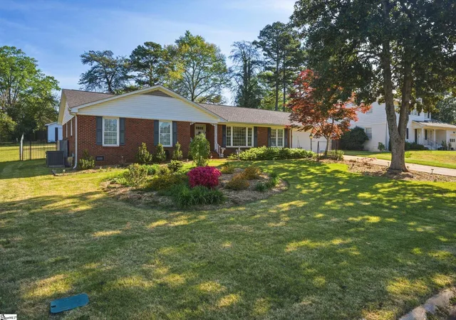 Photo 2 of Single family home for sale at 100 Overton Ave, Greenville, SC 29617 | MLS# 1581700 | Listing updated on 2026-09-11