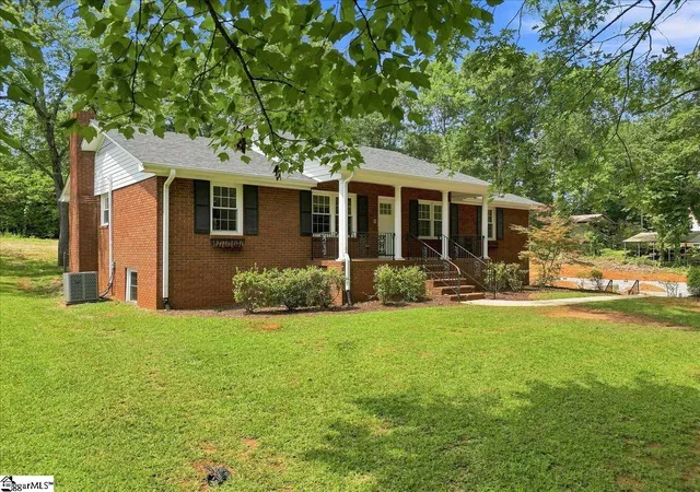 Photo 2 of Single family home for sale at 149 Coldstream Dr, Boiling Springs, SC 29316 | MLS# 1602096 | Listing updated on 2026-09-17