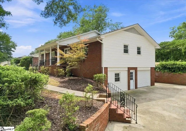 Photo 3 of Single family home for sale at 149 Coldstream Dr, Boiling Springs, SC 29316 | MLS# 1602096 | Listing updated on 2026-09-17