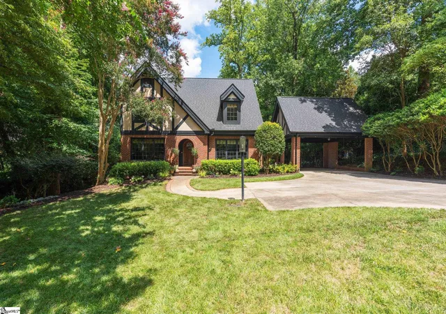 Photo 1 of Single family home for sale at 10 Marshall Ct, Greenville, SC 29605 | MLS# 1600823 | Listing updated on 2026-09-04