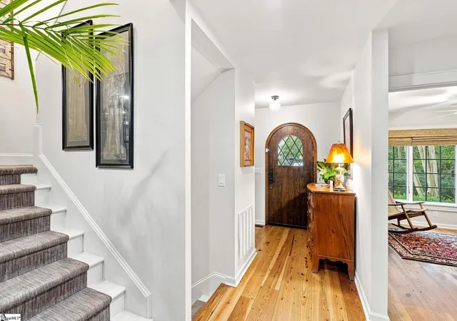 Photo 3 of Single family home for sale at 10 Marshall Ct, Greenville, SC 29605 | MLS# 1600823 | Listing updated on 2026-09-04