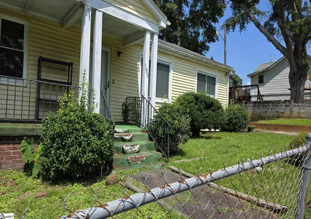Photo 3 of Single family home for sale at 100 Frances St, Easley, SC 29640 | MLS# 1595853 | Listing updated on 2026-09-14