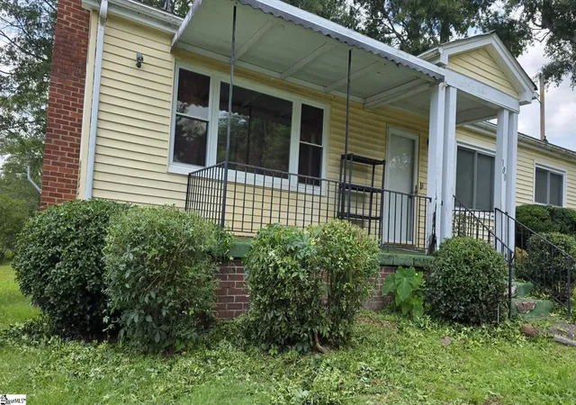 Photo 4 of Single family home for sale at 100 Frances St, Easley, SC 29640 | MLS# 1595853 | Listing updated on 2026-09-14