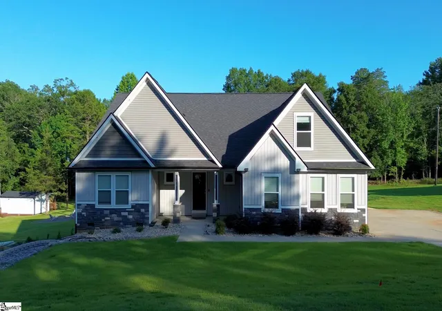Photo 1 of Single family home for sale at 190 Eastberrys Creek Dr, Duncan, SC 29334 | MLS# 1598284 | Listing updated on 2026-09-01
