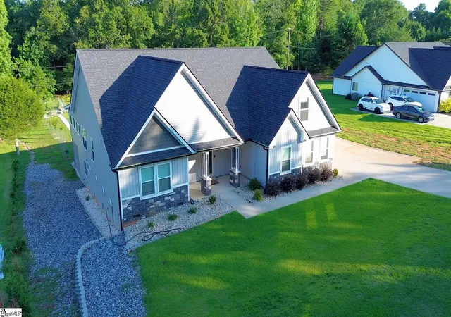 Photo 2 of Single family home for sale at 190 Eastberrys Creek Dr, Duncan, SC 29334 | MLS# 1598284 | Listing updated on 2026-09-01