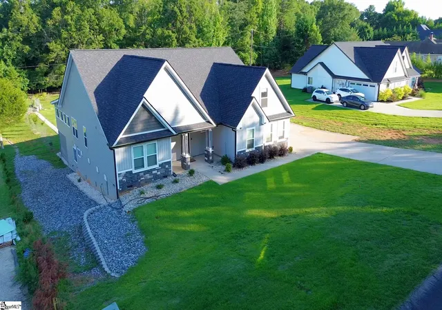 Photo 3 of Sale Pending at 190 Eastberrys Creek Dr, Duncan, SC 29334 | MLS# 1598284 | Listing updated on 2026-10-19
