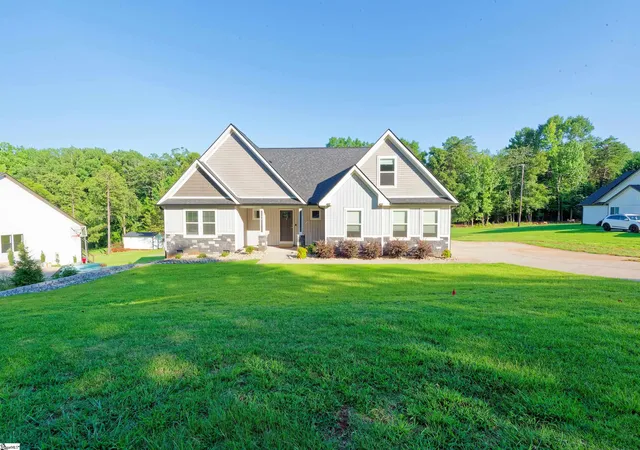 Photo 4 of Sale Pending at 190 Eastberrys Creek Dr, Duncan, SC 29334 | MLS# 1598284 | Listing updated on 2026-10-19