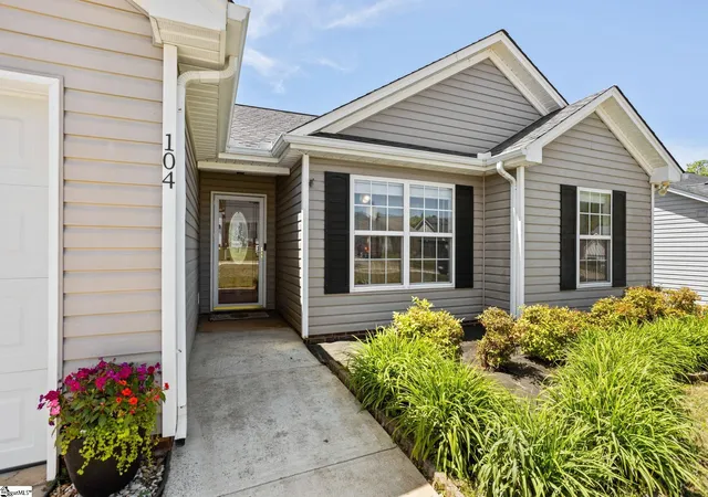 Photo 2 of Single family home for sale at 104 Ketchitan Ct, Greenville, SC 29605 | MLS# 1588520 | Listing updated on 2026-04-28