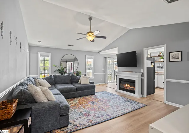 Photo 4 of Single family home for sale at 104 Ketchitan Ct, Greenville, SC 29605 | MLS# 1588520 | Listing updated on 2026-04-28