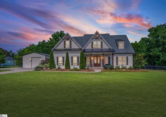 Photo 2 of Single family home for sale at 580 Hipps Rd, Simpsonville, SC 29680 | MLS# 1598567 | Listing updated on 2026-09-10