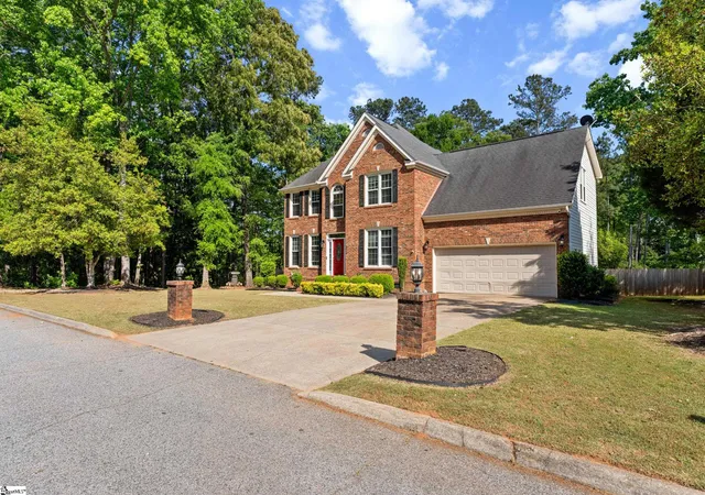 Photo 3 of Single family home for sale at 204 Bermuda Dr, Greenwood, SC 29649 | MLS# 1589020 | Listing updated on 2026-09-29