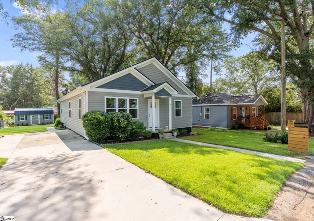 Photo 2 of Single family home for sale at 7 Lark St, Greenville, SC 29607 | MLS# 1599338 | Listing updated on 2026-08-25