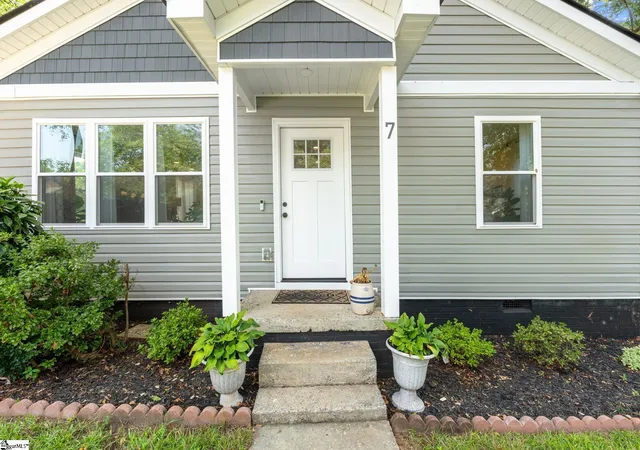 Photo 3 of Single family home for sale at 7 Lark St, Greenville, SC 29607 | MLS# 1599338 | Listing updated on 2026-08-25