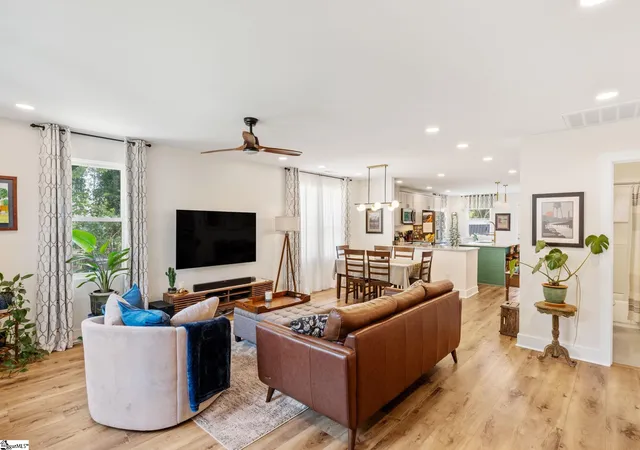 Photo 3 of Single family home for sale at 7 Lark St, Greenville, SC 29607 | MLS# 1599338 | Listing updated on 2026-08-25