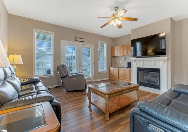Photo 3 of Single family home for sale at 203 Summergrass Dr, Greenville, SC 29617 | MLS# 1602374 | Listing updated on 2026-10-15