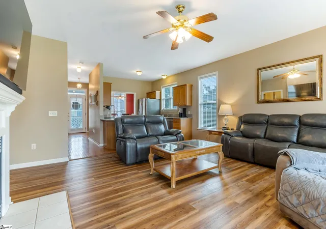 Photo 3 of Single family home for sale at 203 Summergrass Dr, Greenville, SC 29617 | MLS# 1602374 | Listing updated on 2026-10-15