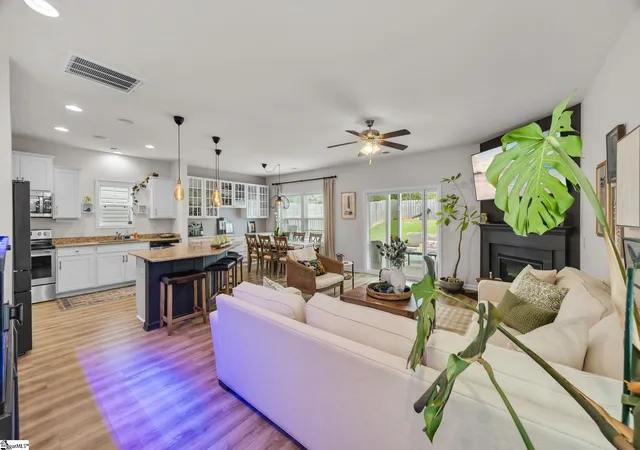 Photo 3 of Single family home for sale at 122 Highland Park Ct, Easley, SC 29642 | MLS# 1591743 | Listing updated on 2026-09-15