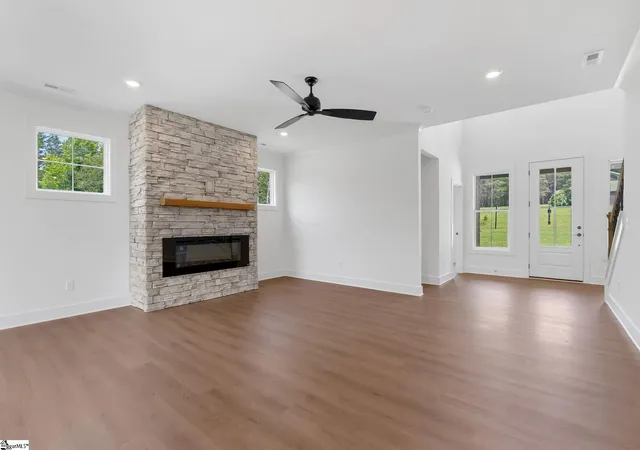 Photo 3 of Single family home for sale at 21 Burns Rd, Travelers Rest, SC 29690 | MLS# 1599099 | Listing updated on 2026-10-25