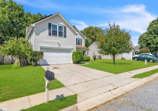 Photo 2 of Single family home for sale at 6 Hartwell Dr, Simpsonville, SC 29681 | MLS# 1601441 | Listing updated on 2026-09-11