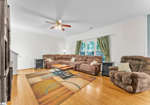 Photo 3 of Single family home for sale at 6 Hartwell Dr, Simpsonville, SC 29681 | MLS# 1601441 | Listing updated on 2026-09-11