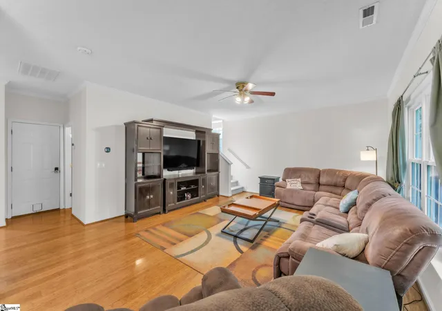 Photo 4 of Single family home for sale at 6 Hartwell Dr, Simpsonville, SC 29681 | MLS# 1601441 | Listing updated on 2026-09-11