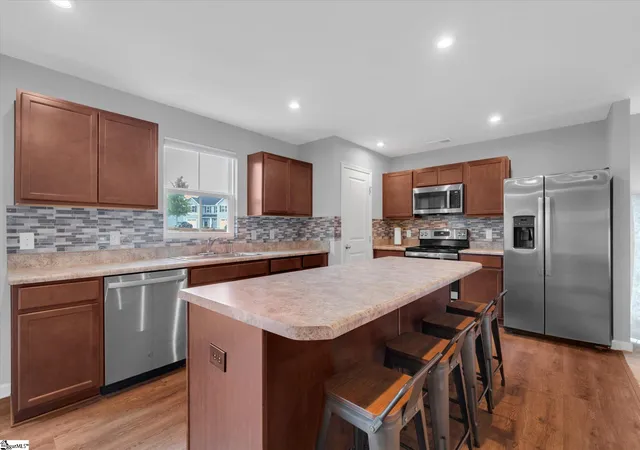 Photo 4 of Single family home for sale at 819 Throckmorton Ct, Greenville, SC 29605 | MLS# 1601888 | Listing updated on 2026-09-18