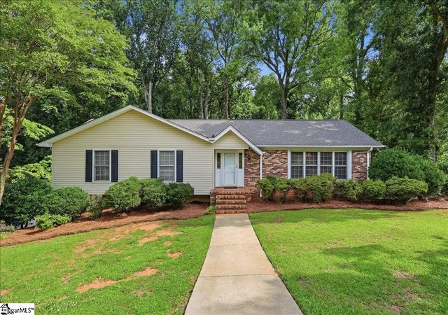 Photo 1 of Single family home for sale at 201 Wallingford Rd, Greenville, SC 29609 | MLS# 1594259 | Listing updated on 2026-08-31