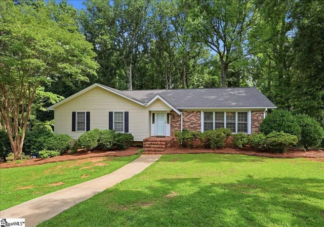 Photo 2 of Single family home for sale at 201 Wallingford Rd, Greenville, SC 29609 | MLS# 1594259 | Listing updated on 2026-08-31