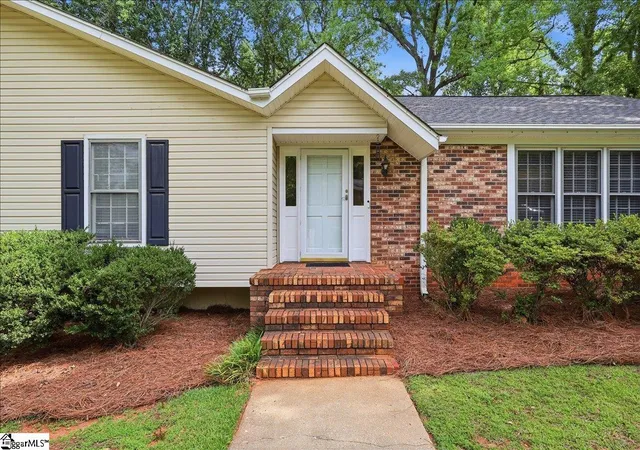 Photo 3 of Single family home for sale at 201 Wallingford Rd, Greenville, SC 29609 | MLS# 1594259 | Listing updated on 2026-08-31