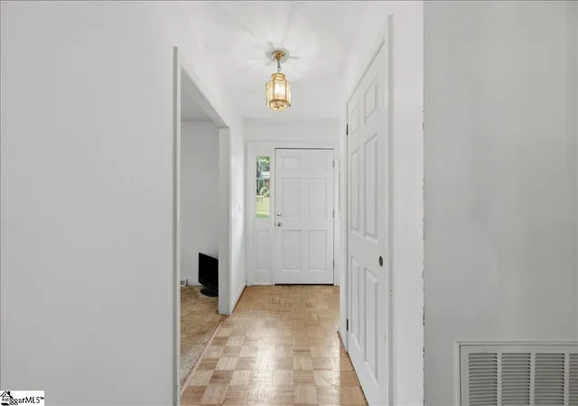 Photo 4 of Single family home for sale at 201 Wallingford Rd, Greenville, SC 29609 | MLS# 1594259 | Listing updated on 2026-08-31