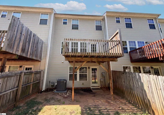 Photo 4 of Townhouse for sale at 104 Sylvan Oak Wy, Simpsonville, SC 29681 | MLS# 1597754 | Listing updated on 2026-08-20