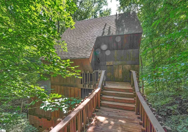 Photo 2 of Single family home for sale at 7 W Avondale Dr, Greenville, SC 29609 | MLS# 1599459 | Listing updated on 2026-08-01