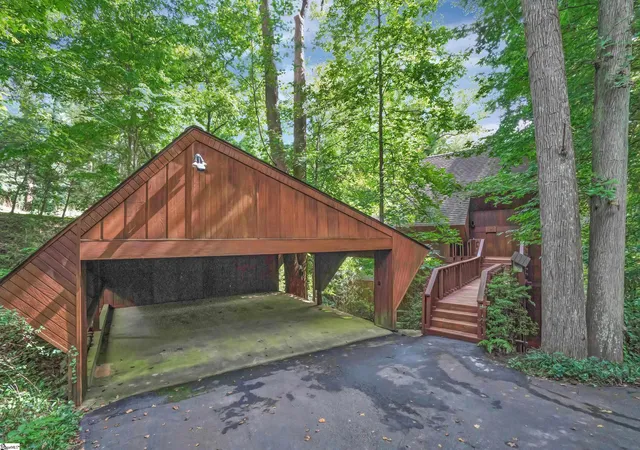 Photo 3 of Single family home for sale at 7 W Avondale Dr, Greenville, SC 29609 | MLS# 1599459 | Listing updated on 2026-08-01