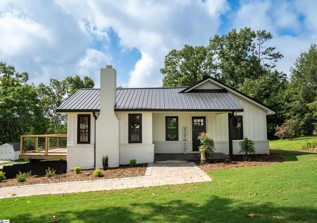 Photo 1 of Single family home for sale at 550 Landrum Mill Rd, Landrum, SC 29356 | MLS# 1600006 | Listing updated on 2026-08-10