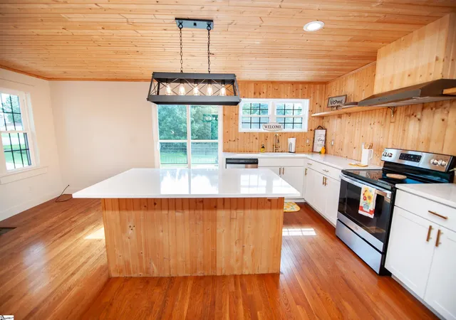 Photo 3 of Single family home for sale at 550 Landrum Mill Rd, Landrum, SC 29356 | MLS# 1600006 | Listing updated on 2026-08-10